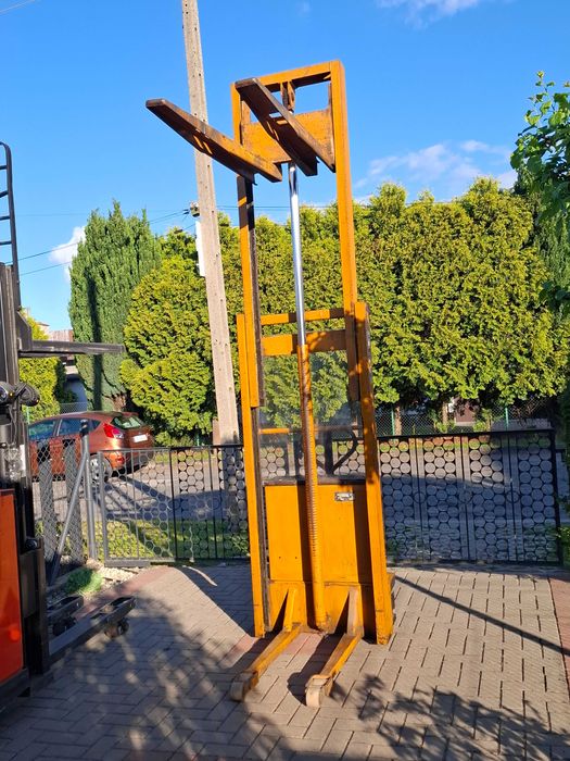 Wózek paletowy, paleciak JUNGHENRICH z wieżą
