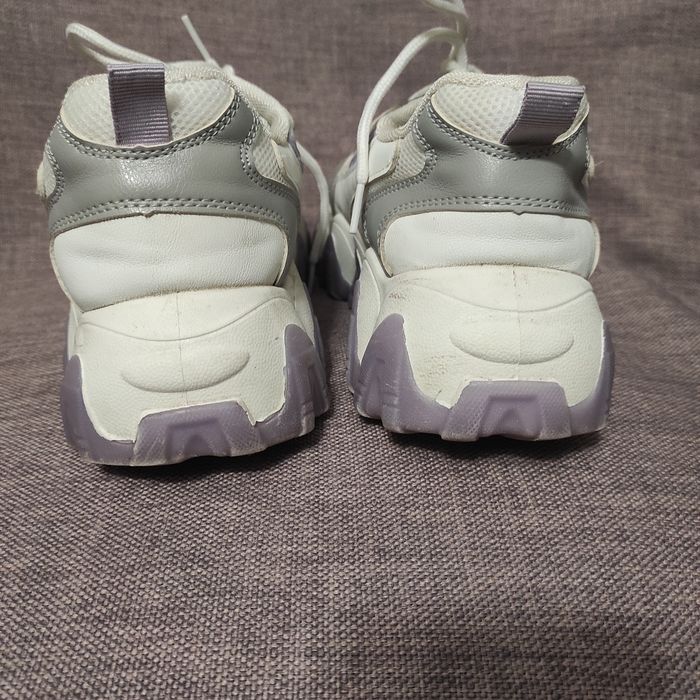 Buty sportowe na platformie