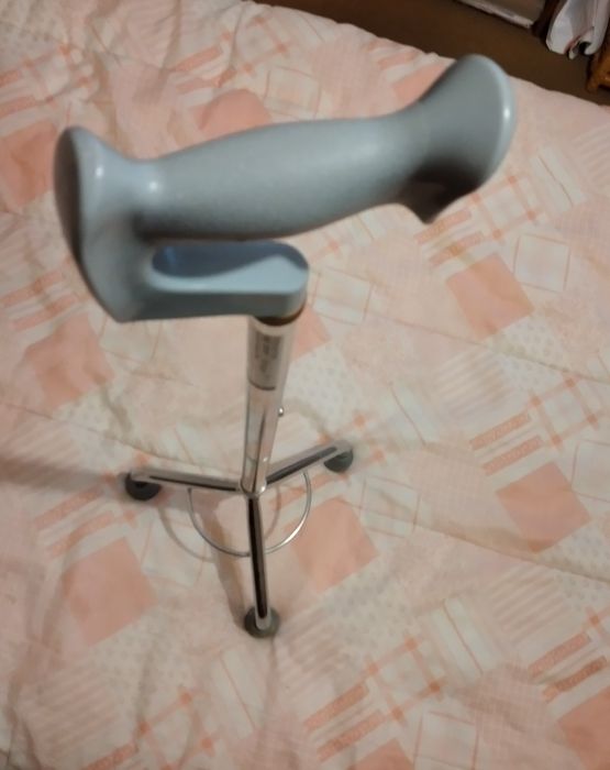 Bengala multifuncionável para idosos e pessoas com mobilidade reduzida