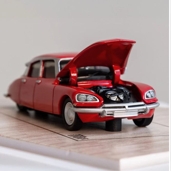 Hot Wheels & MoMa Citroen Ds 23 Sedan