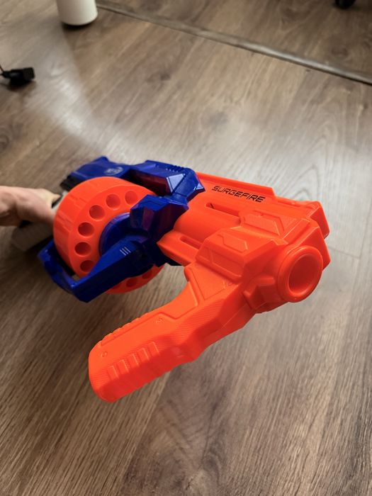 Бластер пістолет автомат Nerf. Nerf Elite Surgefire