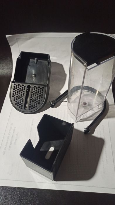 ekspres do kawy krups nescafe na kapsułki  części pojemnik na wodę uch