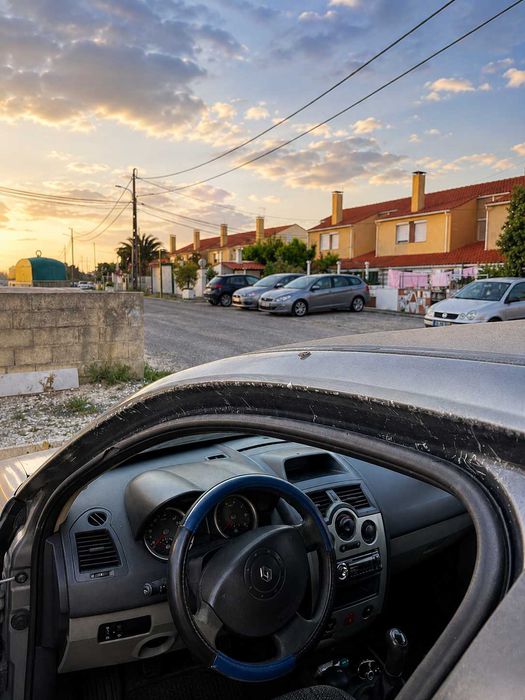 Renault Mégane II 1.5 dCi 2003 | Para Reparar | Interior Excelente