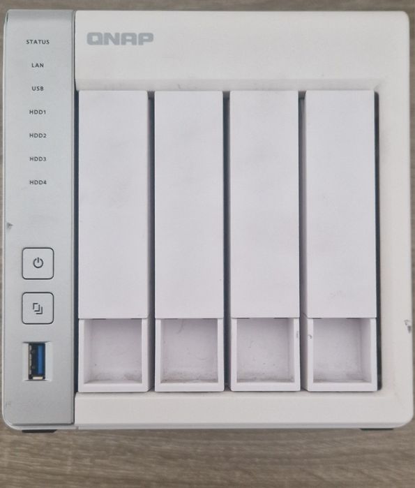 Мережеве сховище QNAP