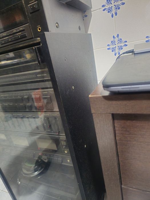 Sistema de som Alba com giradiscos