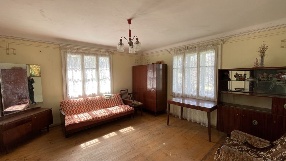 Продається цегляний будинок з комунікаціями