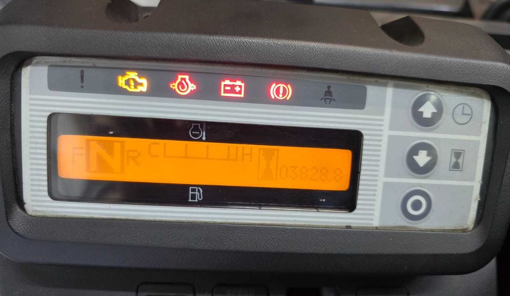 Навантажувач вилковий, газовий 3.0 тонн
TCM-Nissan UG1D2A30LH