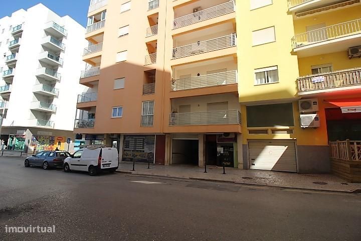 Armação de Pêra, Garagem Box, perto dos ctt, muito central