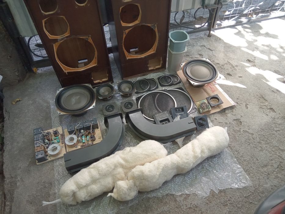 Корпуса колонок  . комплектующие к ним .