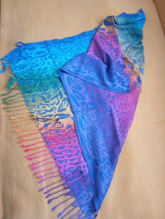 Продаються шарфи жіночі