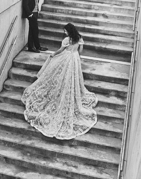 Suknia ślubna z trenem