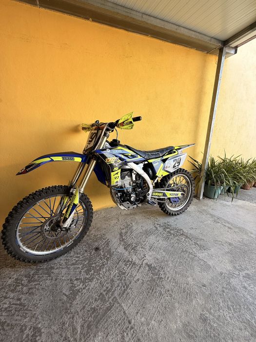 YZF 250 – revisões em dia, sem nada a fazer