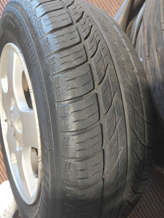 Pneus usados jante 13 – 15€ cada