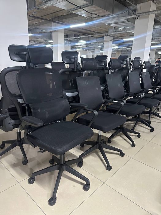 РОЗПРОДАЖ офісних меблів крісла директорські шкіра кожзам столи лофт сітка тумби пенали велика кількість