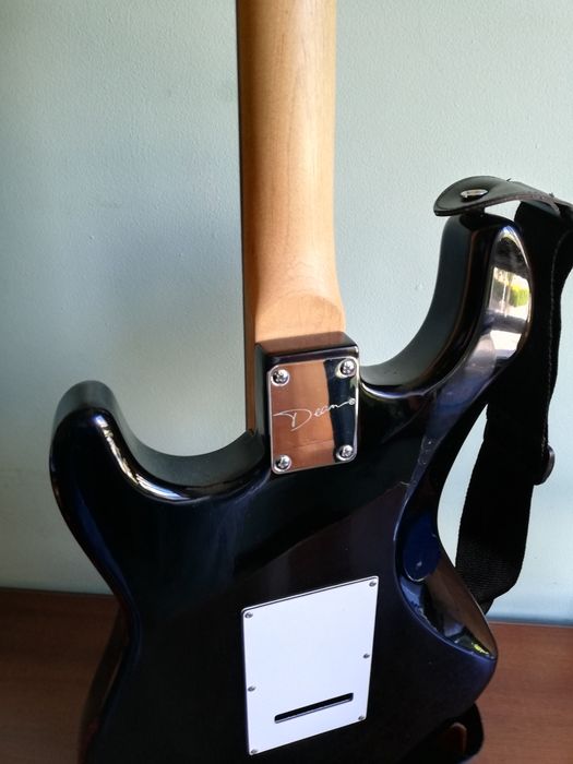 Guitarra Dean Playmate (inclui amplificador)64740136079874123