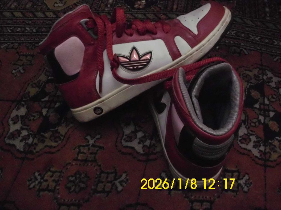 Sapatilhas de marca originais, impecaveis , APENAS 15