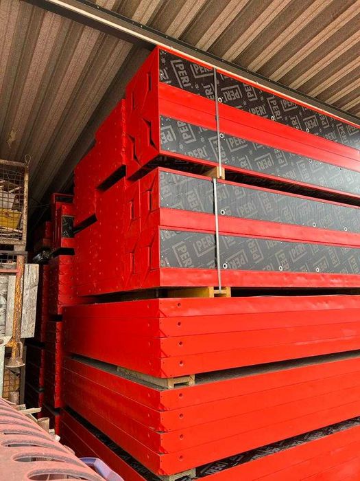 Szalunki ścienne Peri Trio 330