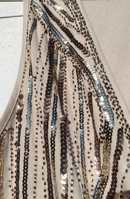 Красивая замшевая жилетка расшитая бисером