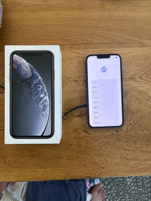 Iphone 13 wylogowany z icloud.