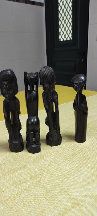 Esculturas em madeira pau preto ou pau Ferro ,trabalhdas manualmente.