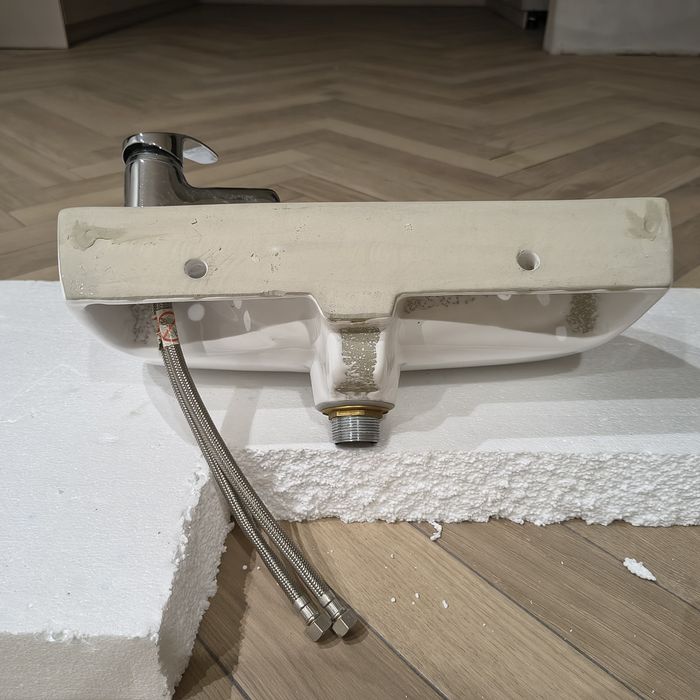 Umywalka ceramiczna Elf Slim 50 x 24 Kerra