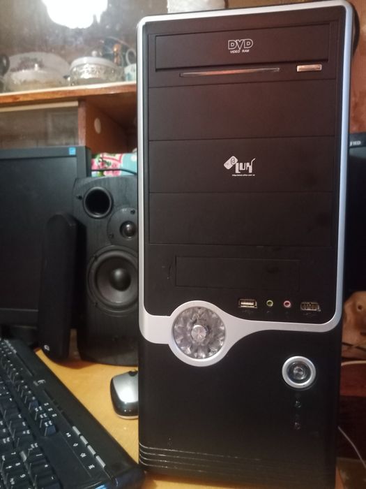 Компьютер настольный (в сборе)