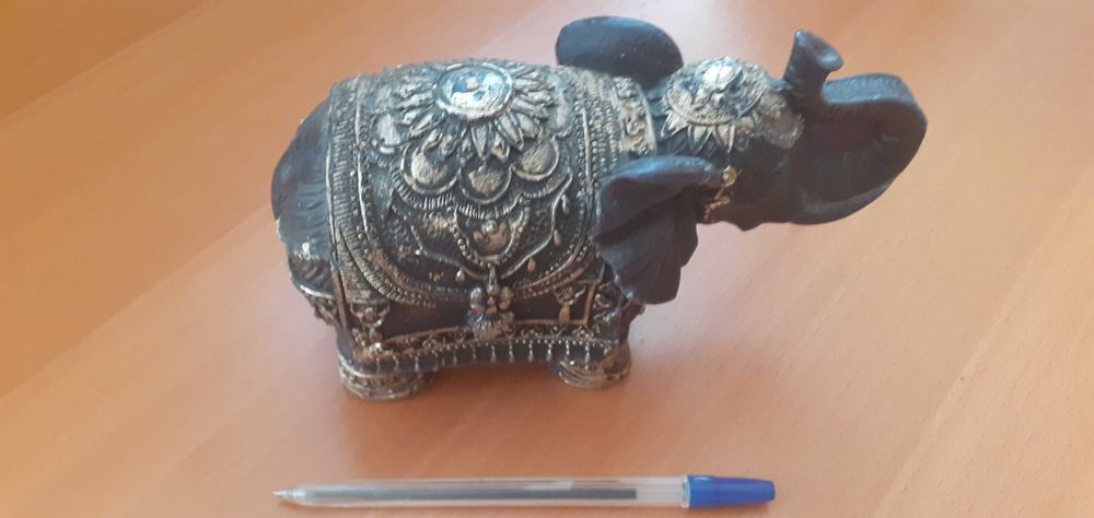 Słoń - świeczka pozłacana.
