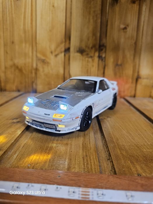 Продаю модельеи машин, в наявності різні: від 1:18 до 1:38