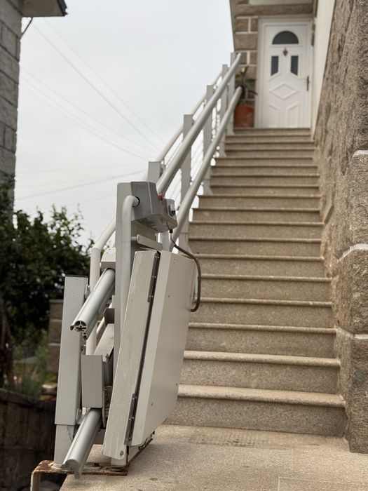 Plataforma Elevatória Stannah Exterior 250 kg para Escadas