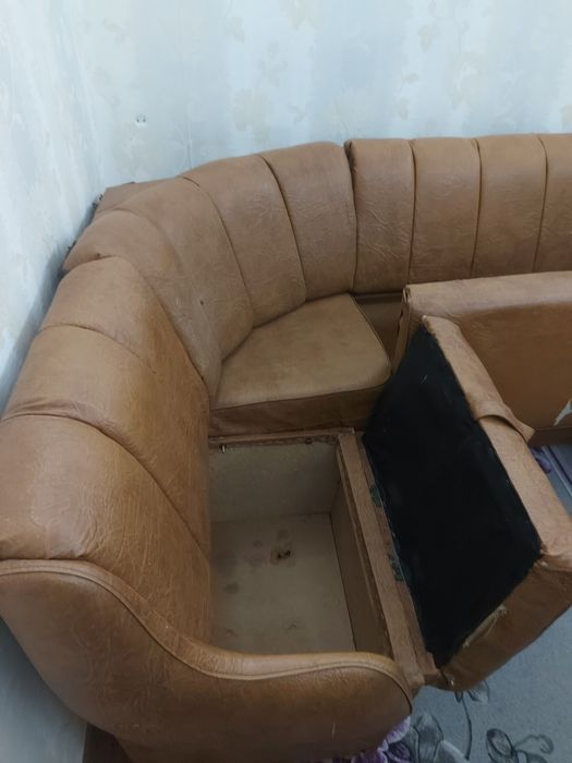 Продам м'який уголок на кухню-прихожу.