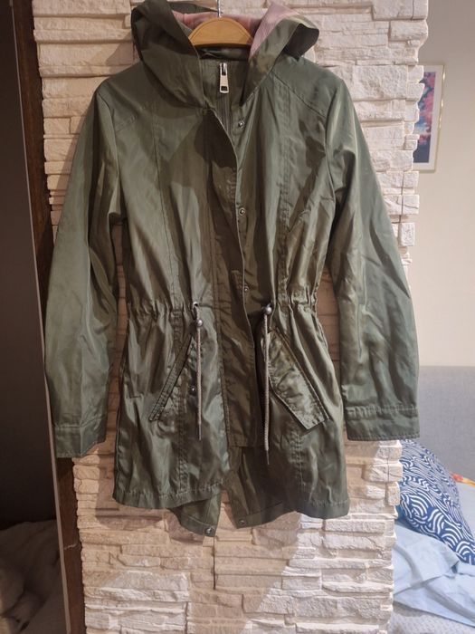 Śliczna kurtka dziewczęca Reserved 134