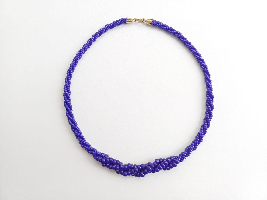 Colar/choker de missangas azuis