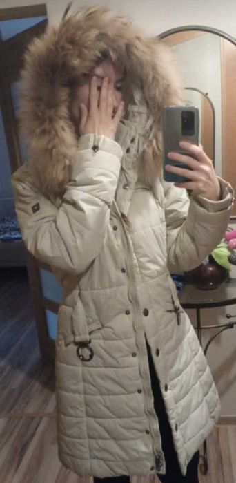 Kurtka Tiffi M noszona