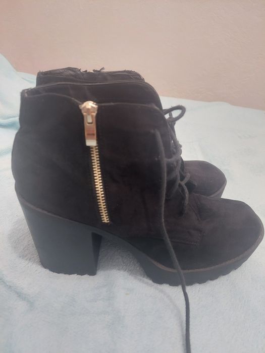 Чоботи жіночі демісезон 41.