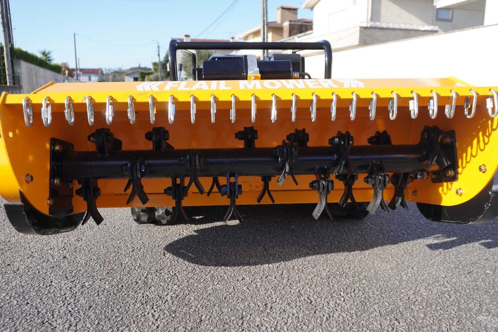 Destroçadora de martelos Telecomandado 18 CV 459 CC