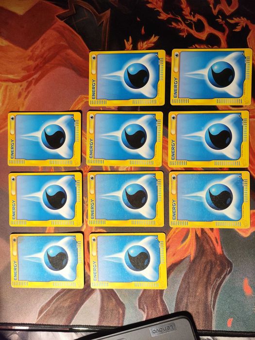 12 pokémons, 10 energias de água