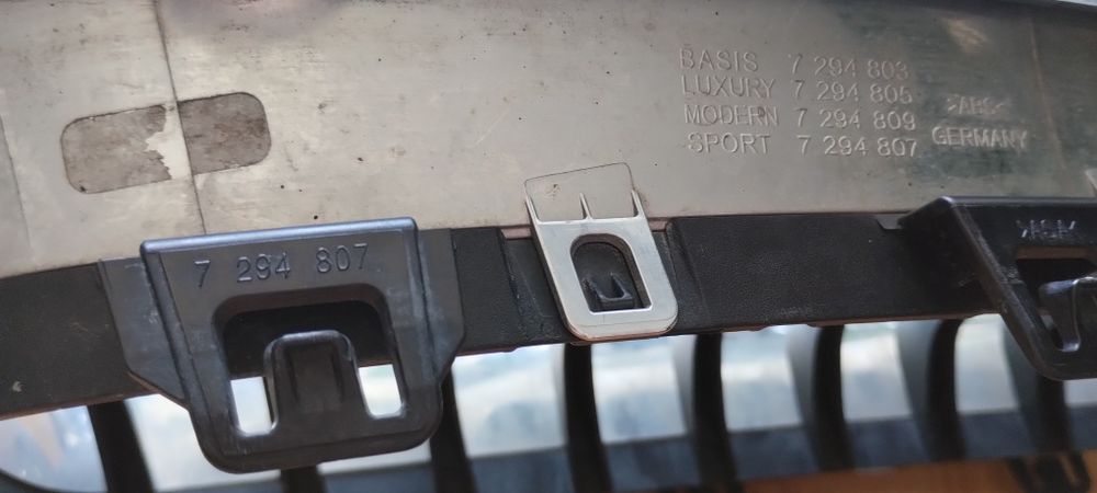 Nerka grill atrapa chłodnicy BMW F34 lewa