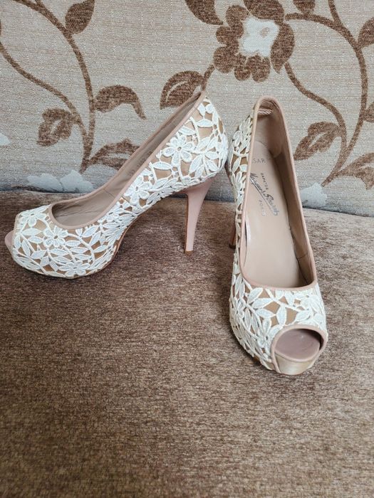 Sapatos NOVOS tam 38