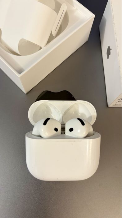 Apple Airpods 4 oryginalne idealne komplet Krk