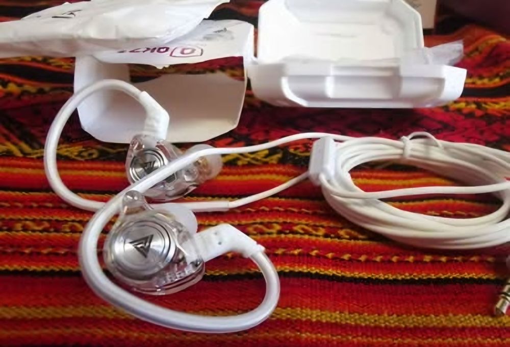 Fone de ouvido com fio com MICROFONE QKZ-AKG3