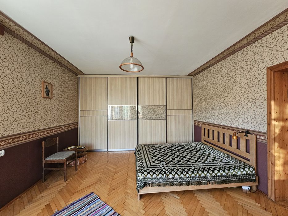 Оренда будинку у Львові. Левандівка. Біля озера та парку.