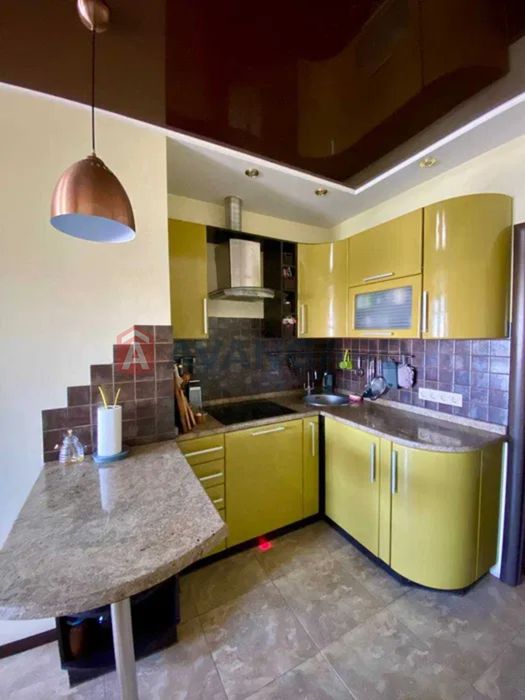 Продається 3-к квартира в самому центрі  Позняків