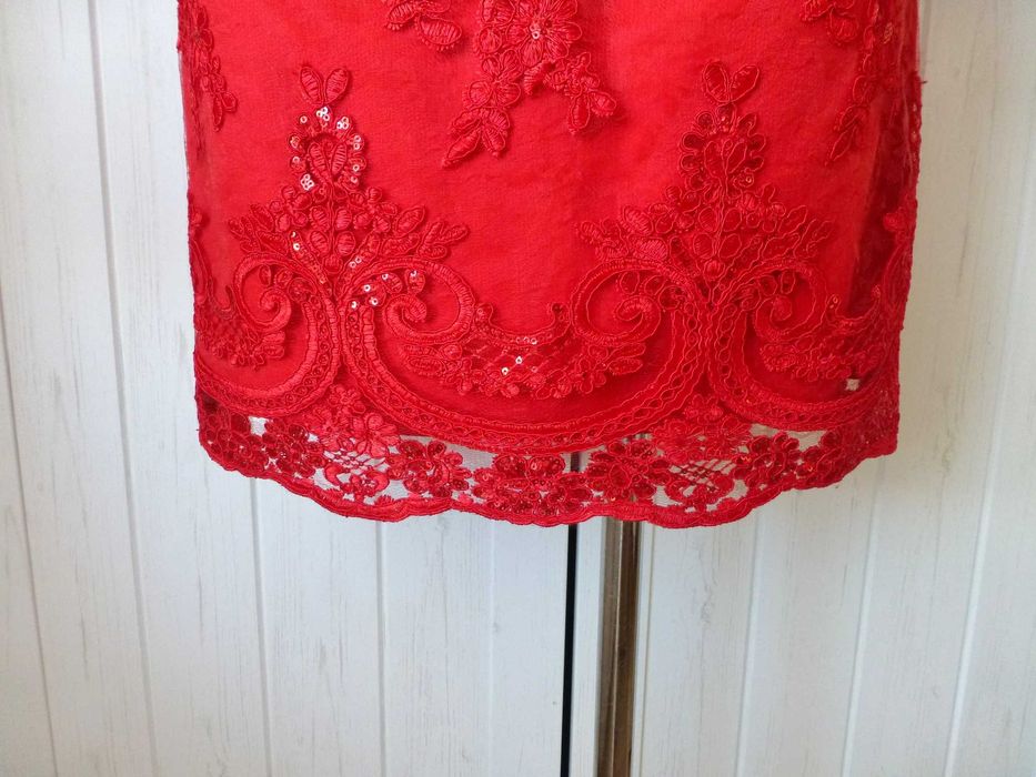 Czerwona koronkowa sukienka z cekinami Emo XS S