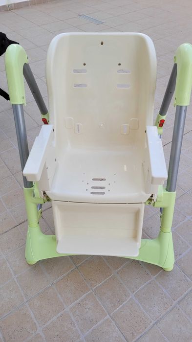 Cadeira de refeição de bebé
