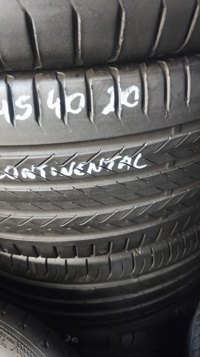 Pneus  245/40/20