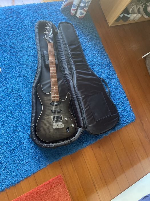 guitarra elétrica mais amplificador