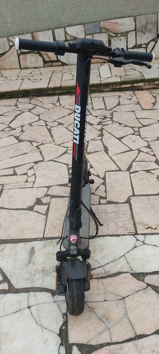 VENDO TROTINETE DUCATI  ate  40km de Autonomia
