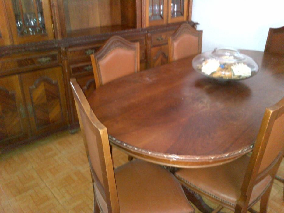 Mesa de Jantar Clássica em Madeira  + 6 Cadeiras