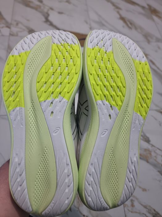Оригінал 100% чоловічі кросівки asics GlideRide Max  eur 42.5