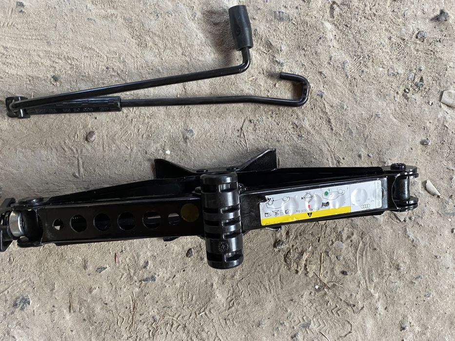 Домкрат Audi A8 RS,4H0011031DTS3